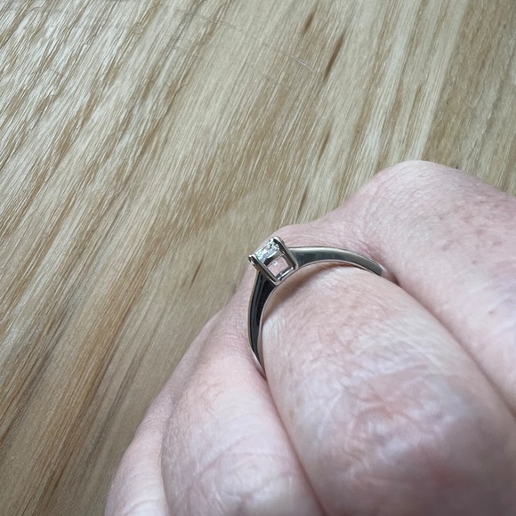 Moissanite Solitaire Ring – 0.42 CT, VVS1 D Color – 925 Silver – Size 8 - Picture 3 of 6